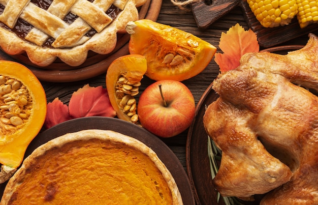 Photo gratuite assortiment au-dessus de la vue avec de la nourriture de thanksgiving