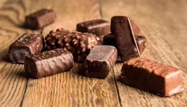 Assortiment de bonbons au chocolat en gros plan