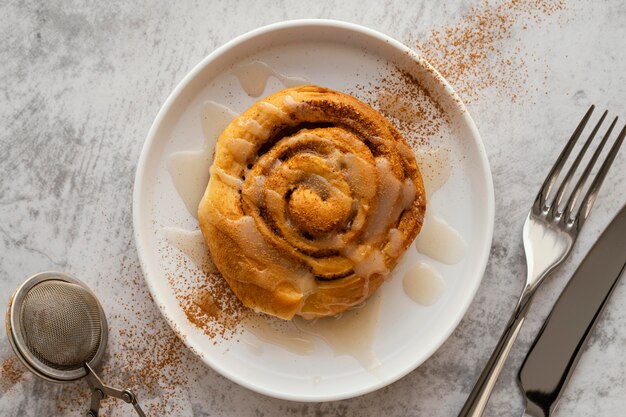 Assortiment de brioches à la cannelle ci-dessus