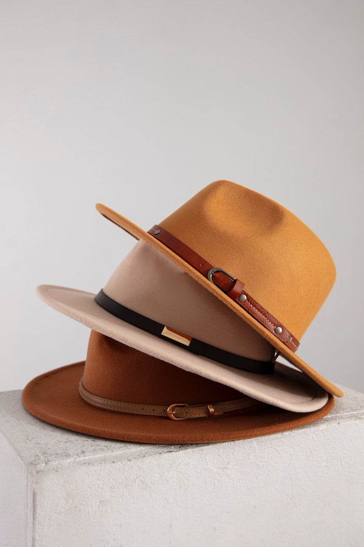 Photo gratuit assortiment de chapeaux fedora élégants