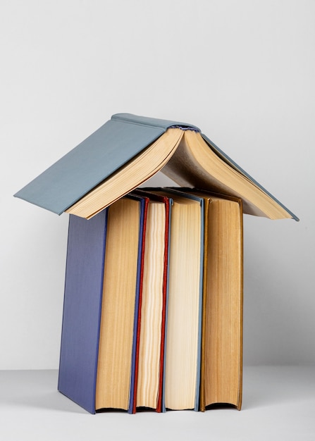 Assortiment créatif pour la journée mondiale du livre
