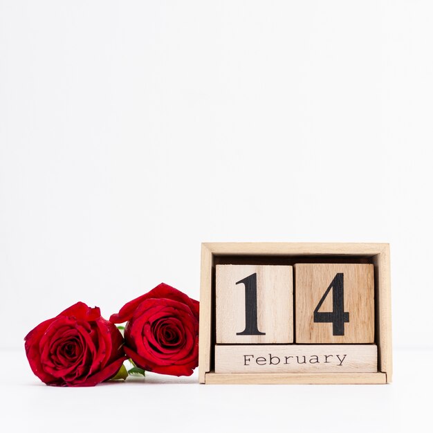 Assortiment avec date du 14 février et roses