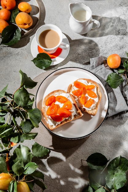 Assortiment de délicieux petit-déjeuner plat