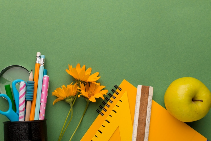 Photo gratuit assortiment d'éléments de la journée de l'enseignant