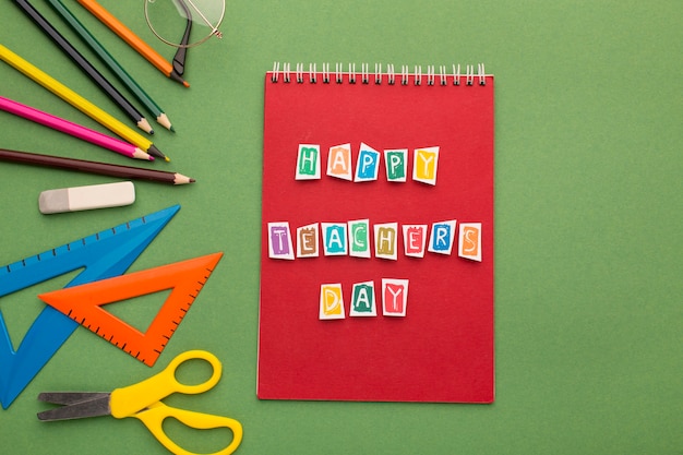 Assortiment d'éléments pour la journée de l'enseignant