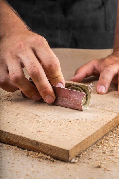 Assortiment d'éléments de travaux artisanaux vue de face