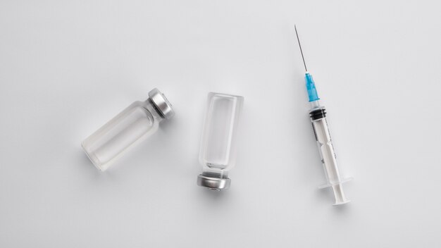Assortiment d'éléments de vaccination pour covid19