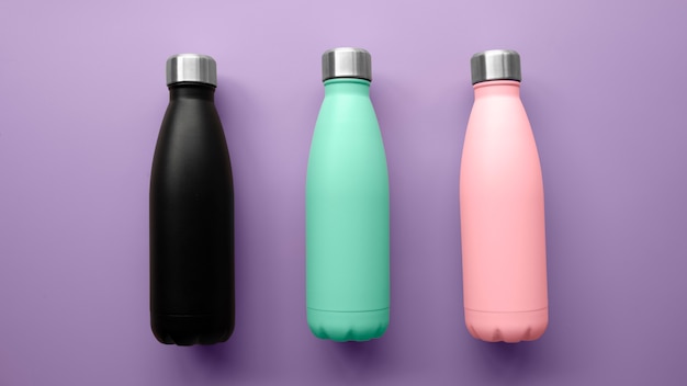 Assortiment de gobelets de différentes couleurs