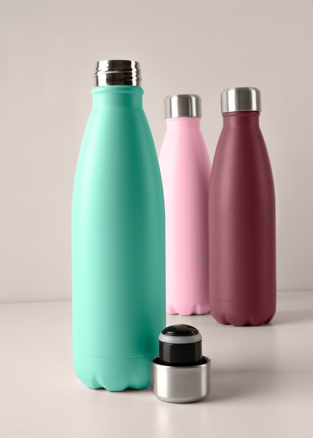 Assortiment de gobelets de différentes couleurs