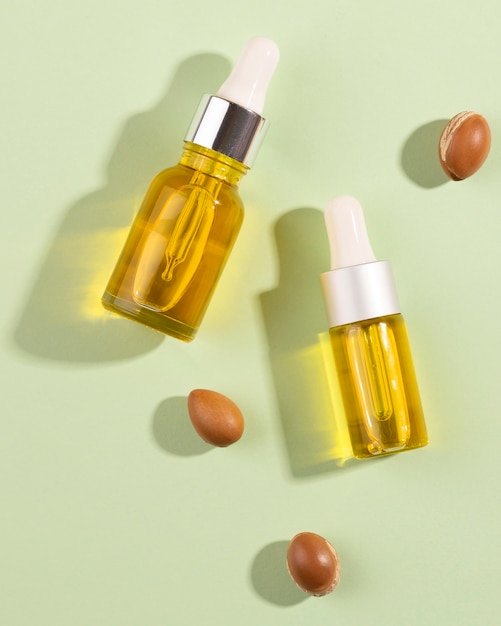 Assortiment d'huile d'argan en flacon compte-gouttes