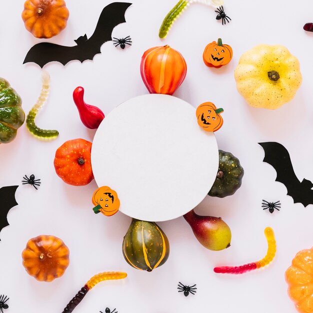 Assortiment de légumes et décorations d&#39;Halloween