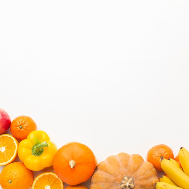 Assortiment de légumes et fruits à plat