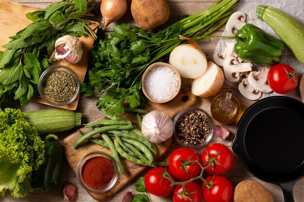 Assortiment de légumes herbes et épices fond