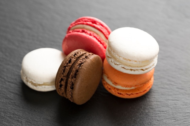 Assortiment de macarons à angle élevé