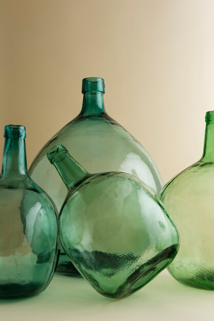 Assortiment minimal de vases en verre