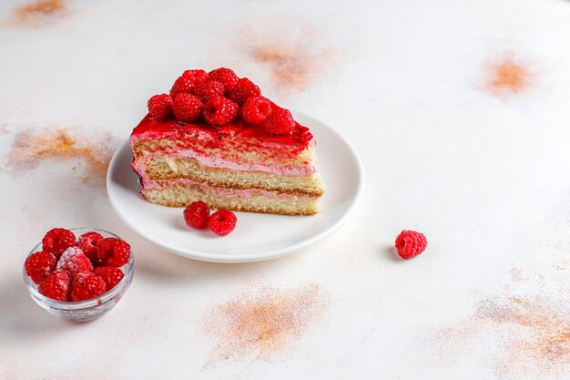 Assortiment de morceaux de gâteau.