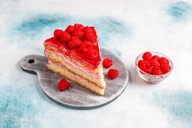 Assortiment de morceaux de gâteau.