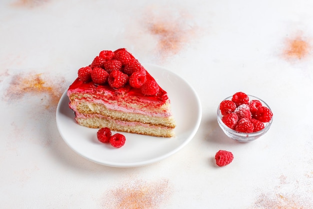 Assortiment de morceaux de gâteau.