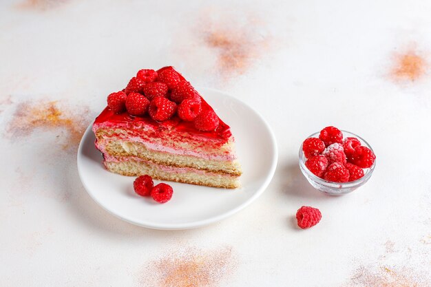 Assortiment de morceaux de gâteau.