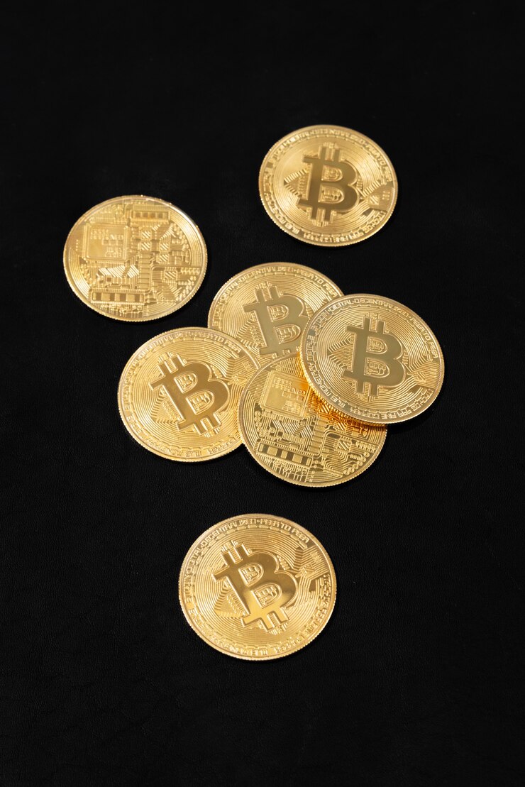 Photo gratuit assortiment de natures mortes avec crypto-monnaie