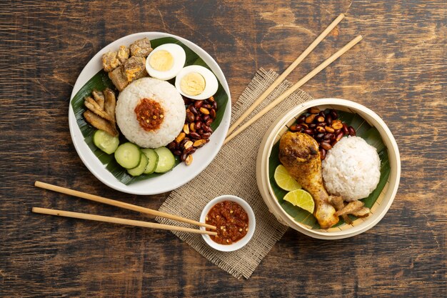 Assortiment plat traditionnel de repas nasi lemak