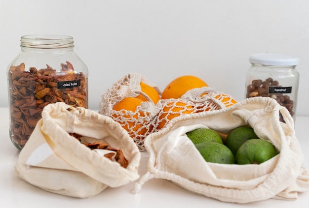 Assortiment avec sacs et pots