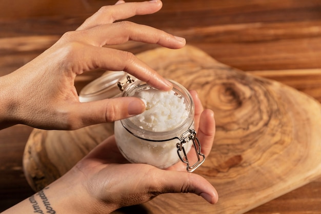 Photo gratuite assortiment de soins de beauté au beurre de karité