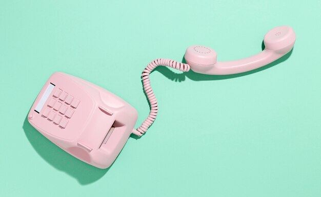 Assortiment de téléphone rose vintage