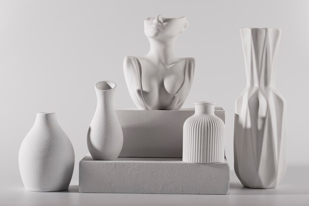 Assortiment de vases modernes blancs