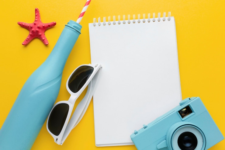Photo gratuit au-dessus, voir l'arrangement des articles de voyage