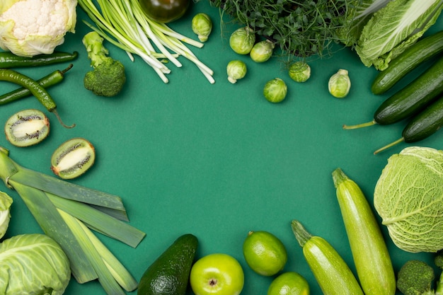 Au-dessus de la vue des fruits et légumes verts