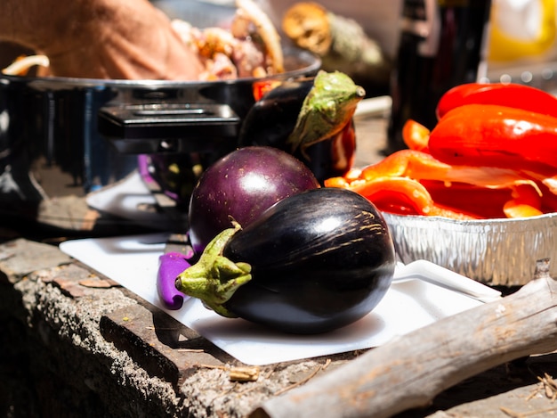 Aubergines fraîches prêtes à cuire