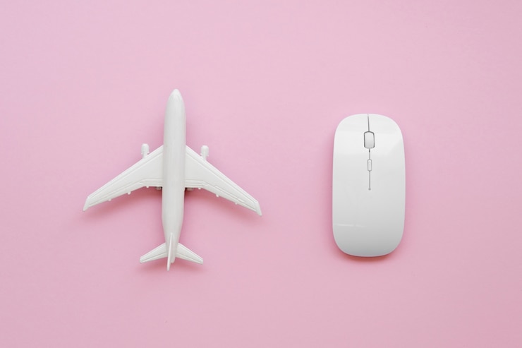 Photo gratuit avion vue de dessus à côté de la souris