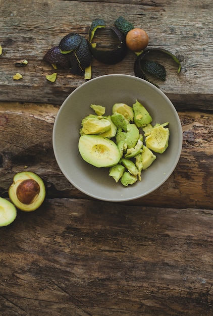 Avocat sur la table