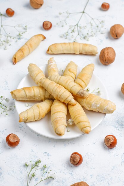 Azerbaïdjan traditionnel vacances Novruz cookies mutaki sur plaque blanche