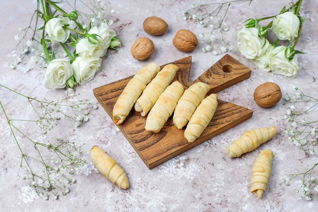 Azerbaïdjan traditionnel vacances Novruz cookies mutaki sur plaque blanche