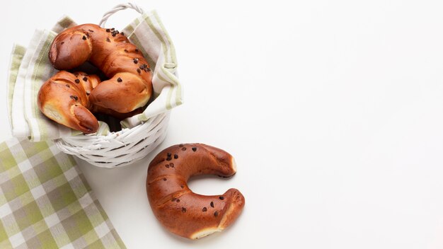 Des bagels délicieux dans l'espace de copie du panier