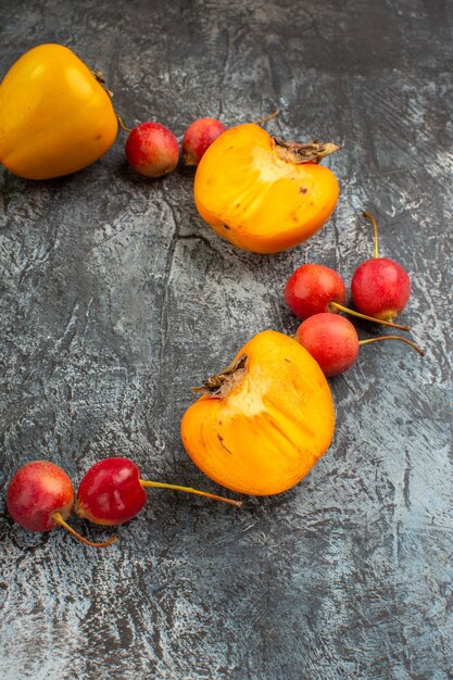 baies les appétissants kakis cerises sont disposés en cercle