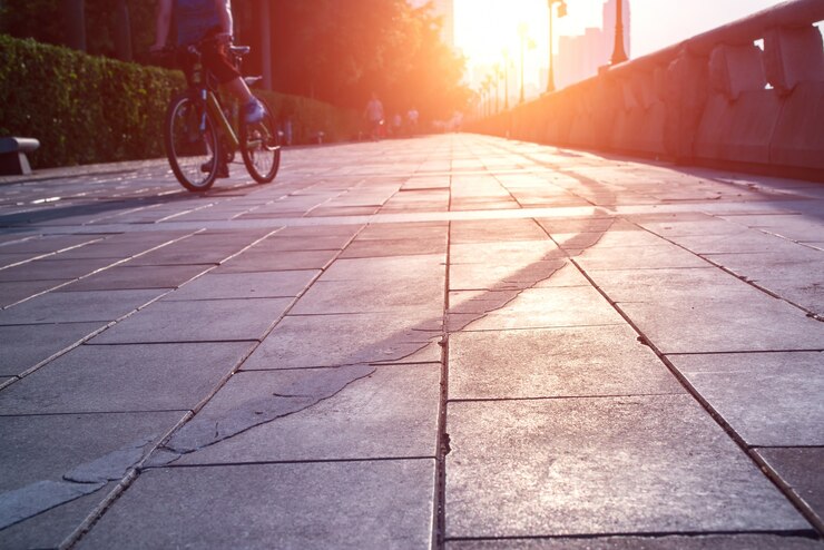 Photo gratuit balade à vélo au coucher du soleil