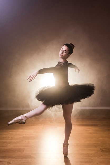 Photo gratuite ballerine vue de côté