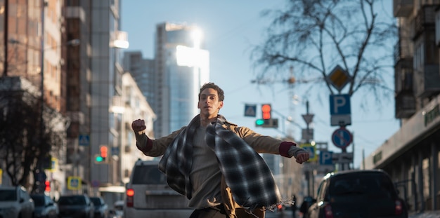 Ballet de danse masculin faible angle dans la nuit