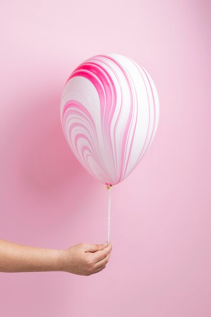 Ballon festif rose abstrait