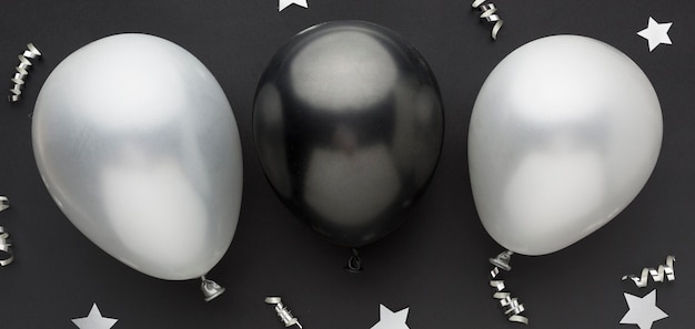 Ballons noir et blanc pour la fête