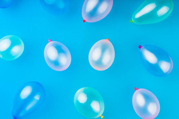 Ballons transparents métalliques vue de dessus