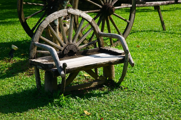 Banc unique en forme de roue