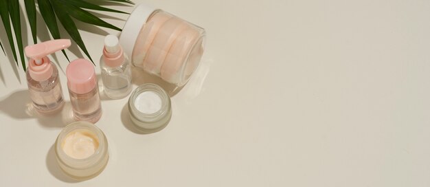 Bannière horizontale pour les produits de beauté avec espace de copie