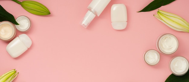 Photo gratuite bannière horizontale pour produits cosmétiques avec fleur de lys