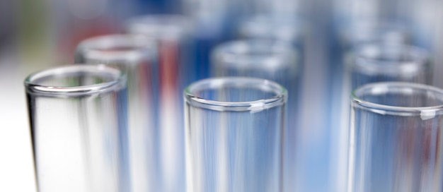 Photo gratuite bannière scientifique horizontale avec des récipients en verre