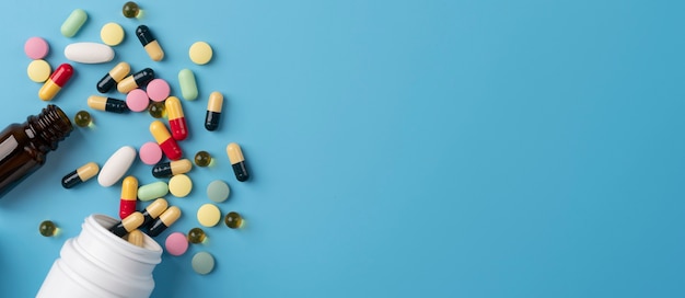 Bannière scientifique minimaliste avec des pilules