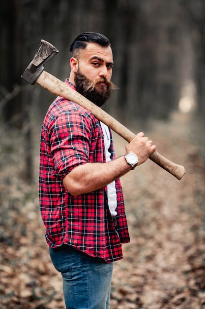 Barbe scie à chaîne hipster bûcheron homme hache